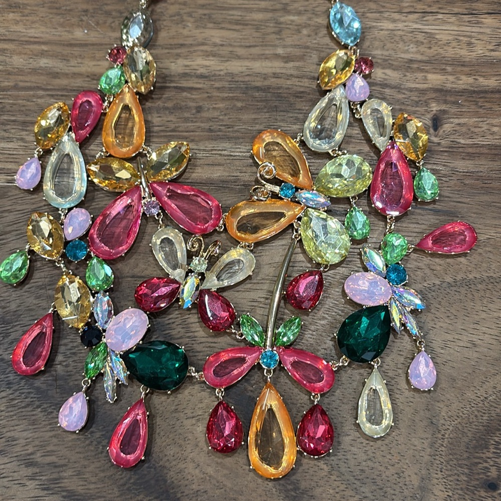 NWT- GORGEOUS STATEMENT Gemstone Necklace - Picture 7 of 8